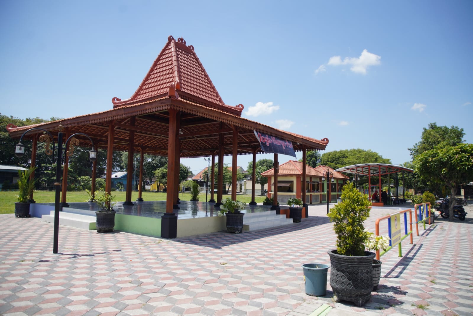 Foto 4 dari 6: Setelah Penambahan Lapak dan Joglo, Pemkot Tambah Areal Parkir di Lapak UMKM Mojorejo
