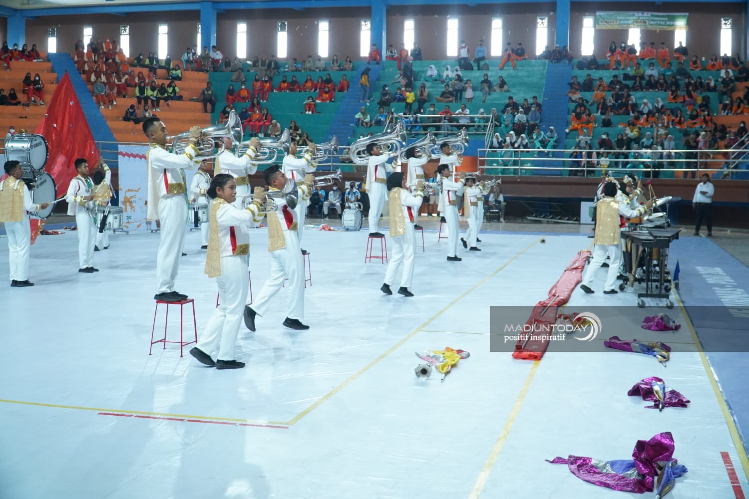 Foto 4 dari 13: Tampil Spektakuler, Tim Peserta Kejurnas Drum Band 2022 Pukau Juri Hingga Penonton