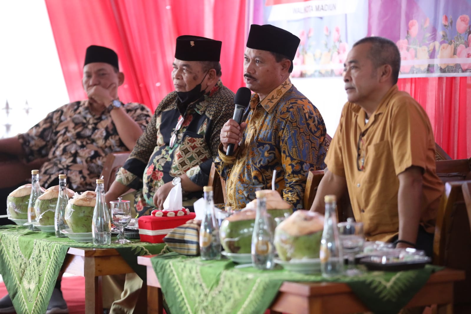 Foto 11 dari 15: Gelar Pertemuan Dengan Perwakilan Organisasi Masyarakat Dan DPRD, Wali Kota Bahas Rencana Pembangunan