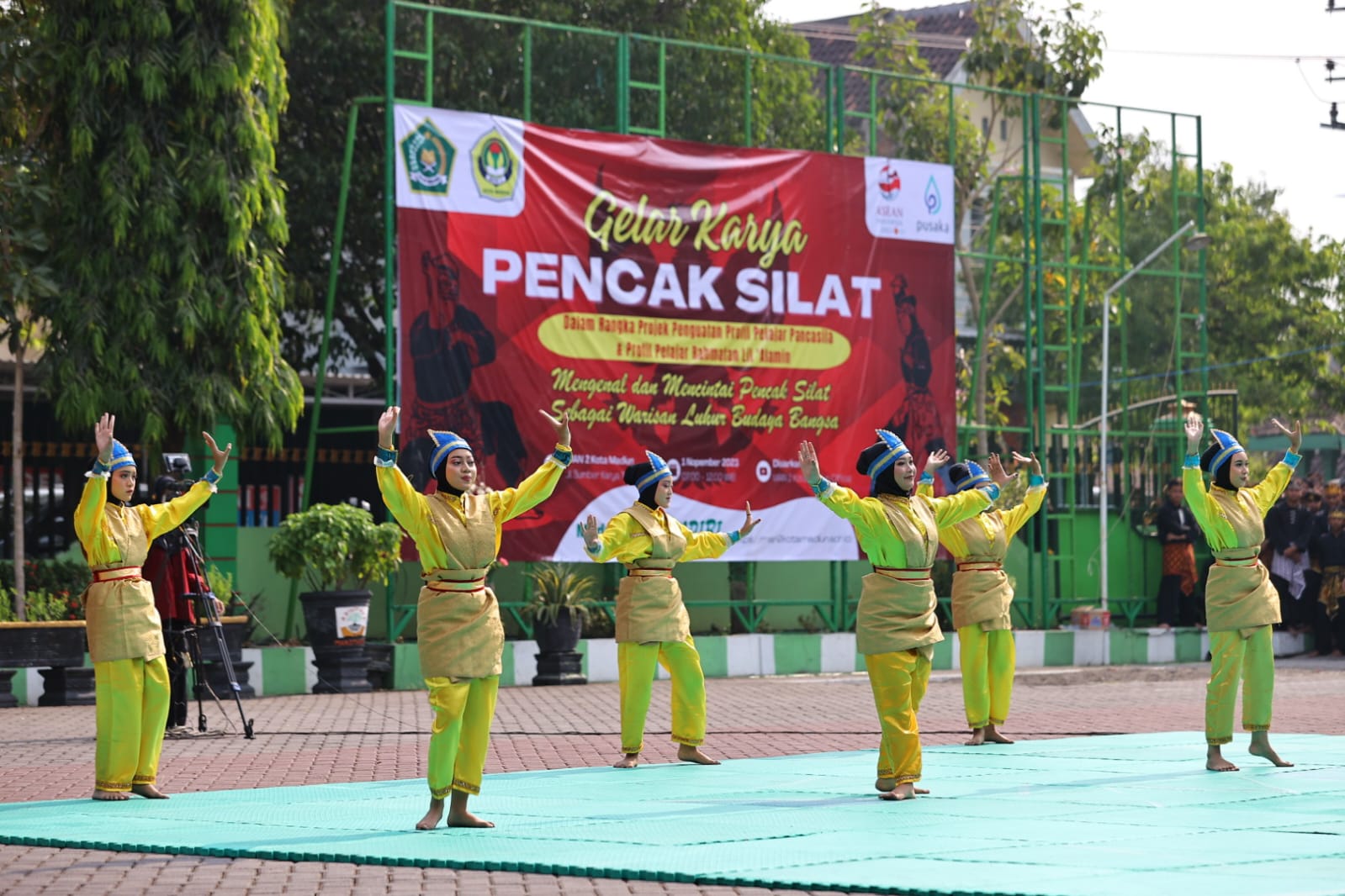 Foto 2 dari 10: Hadiri Penguatan P5 di MAN 2, Wali Kota Maidi: Belajar Sungguh-Sungguh untuk Kesuksesan Masa Depan