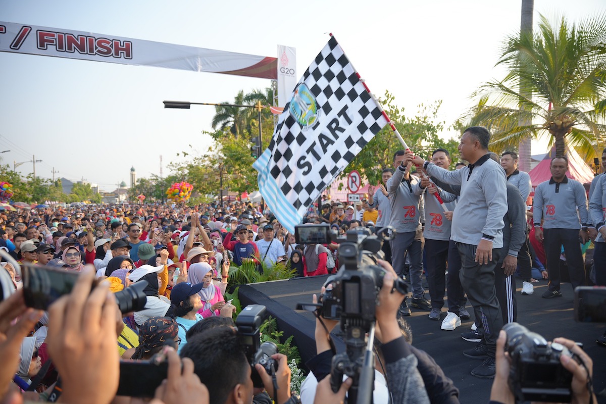 Foto utama berita: Hadiri Jalan Sehat HUT ke-78 Jatim, Walikota Maidi Beri Sejumlah Santunan