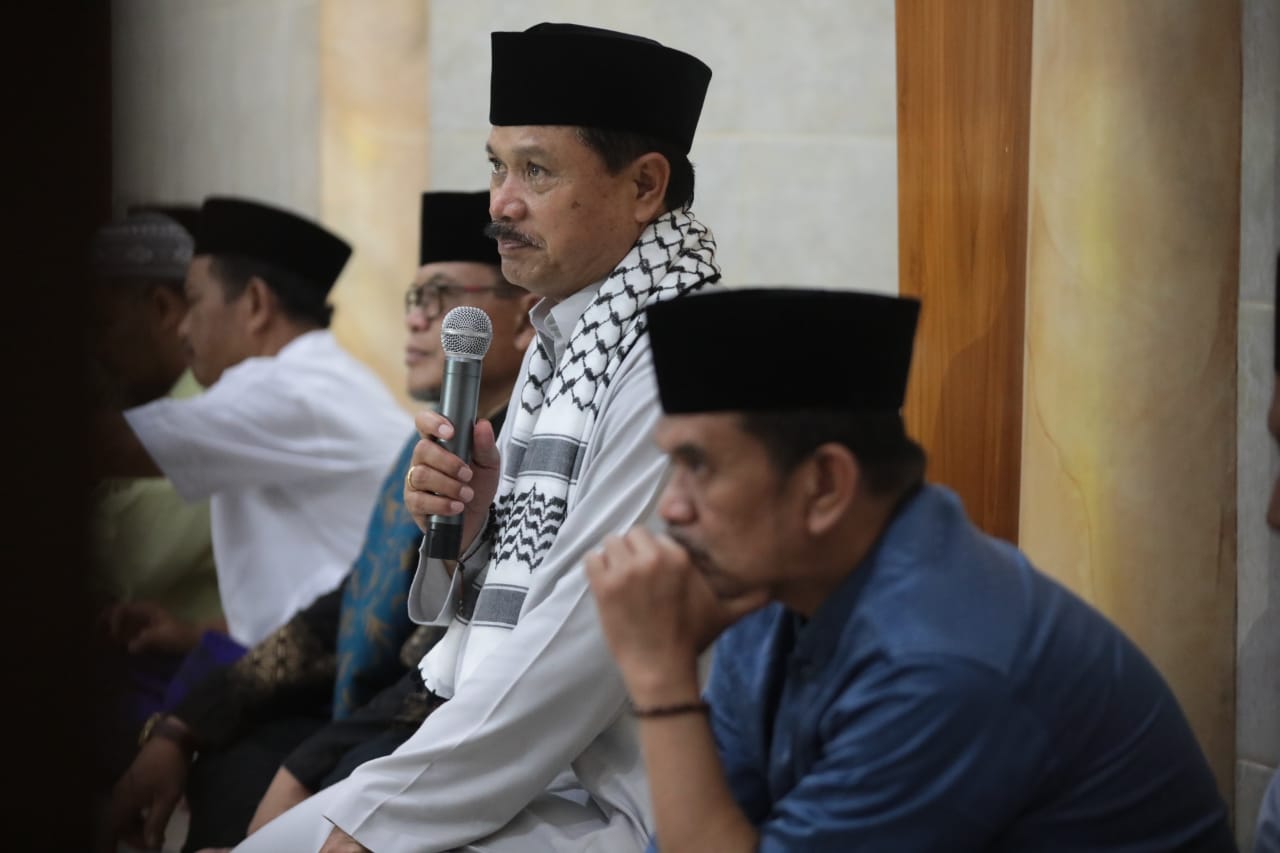 Foto utama berita: Salat Isya dan Tarawih Safari Ramadan di Masjid Sayyidina ‘Ali Wali Kota Pesan Jaga Kondusifitas Kota Jelang Idul Fitri