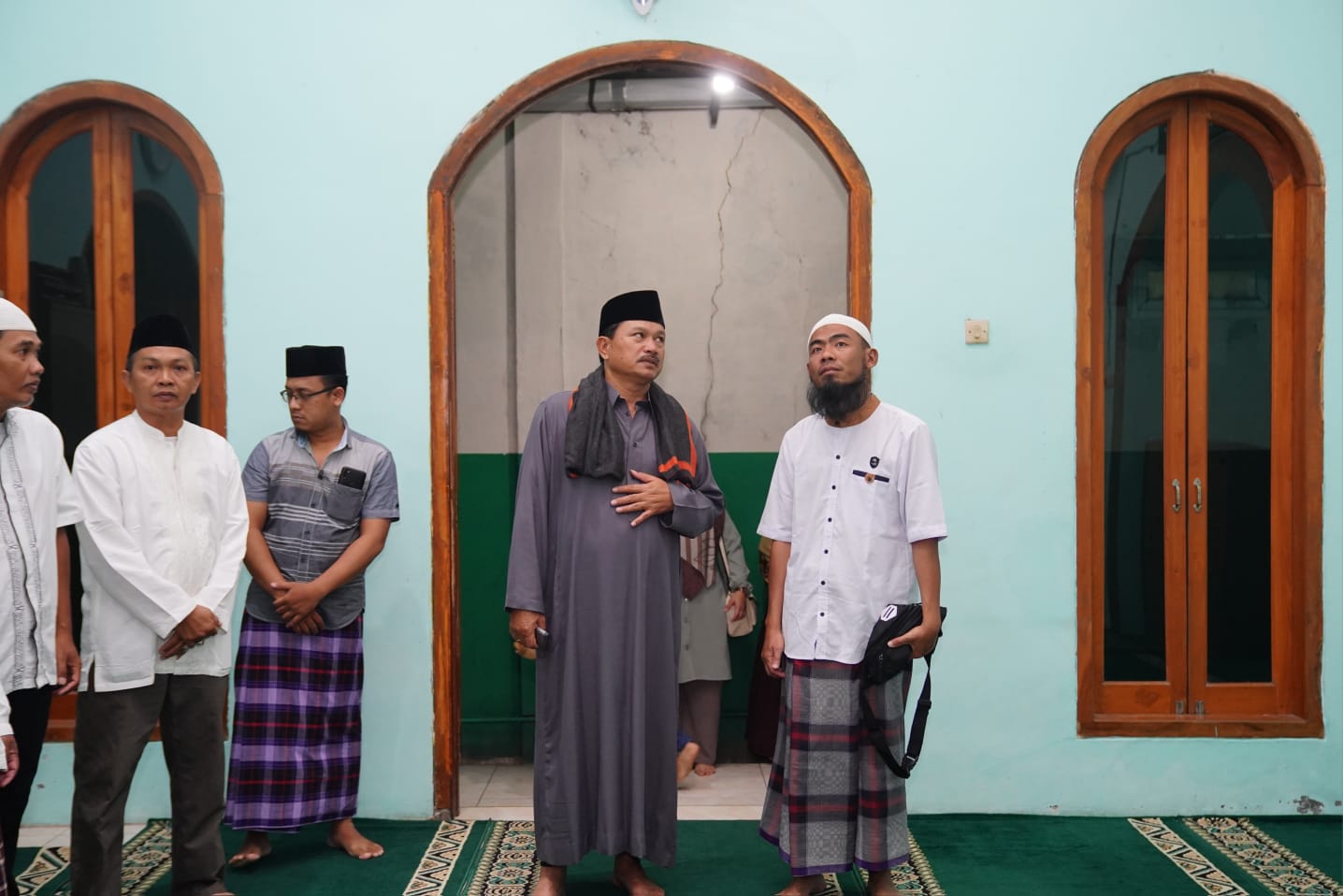 Foto 10 dari 10: Salat Isya di Musala Ar-Rahman, Wali Kota Juga Serap Berbagai Usulan