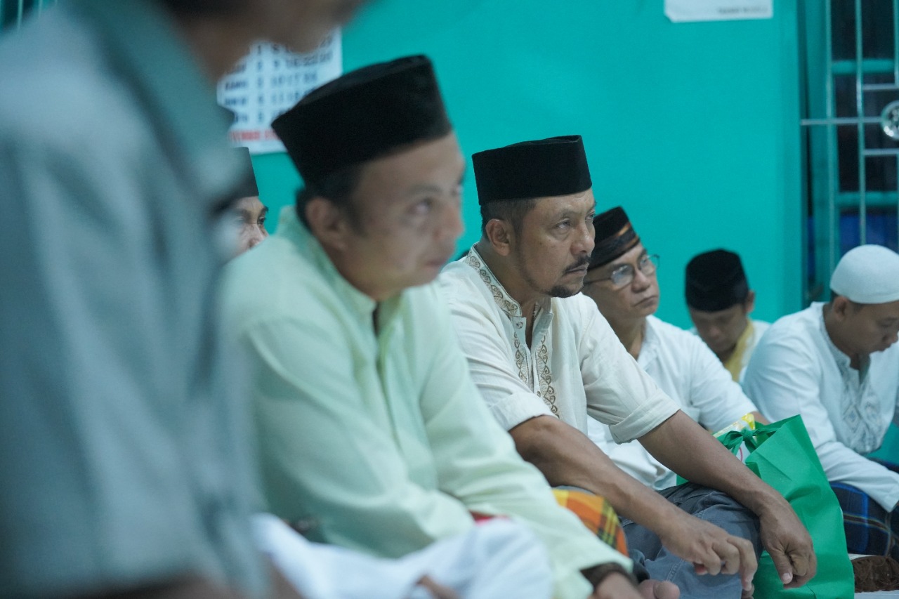 Foto 9 dari 9: Salat Isya di Musala Al Muhajirin 1, Jamaah Doakan Wali Kota di Akhir Acara