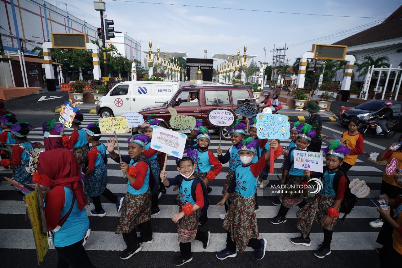 Foto 3 dari 10: Libatkan Siswa Hingga Wali Murid, Peringatan HUT SDN 04 Madiun Lor Kian Bermakna