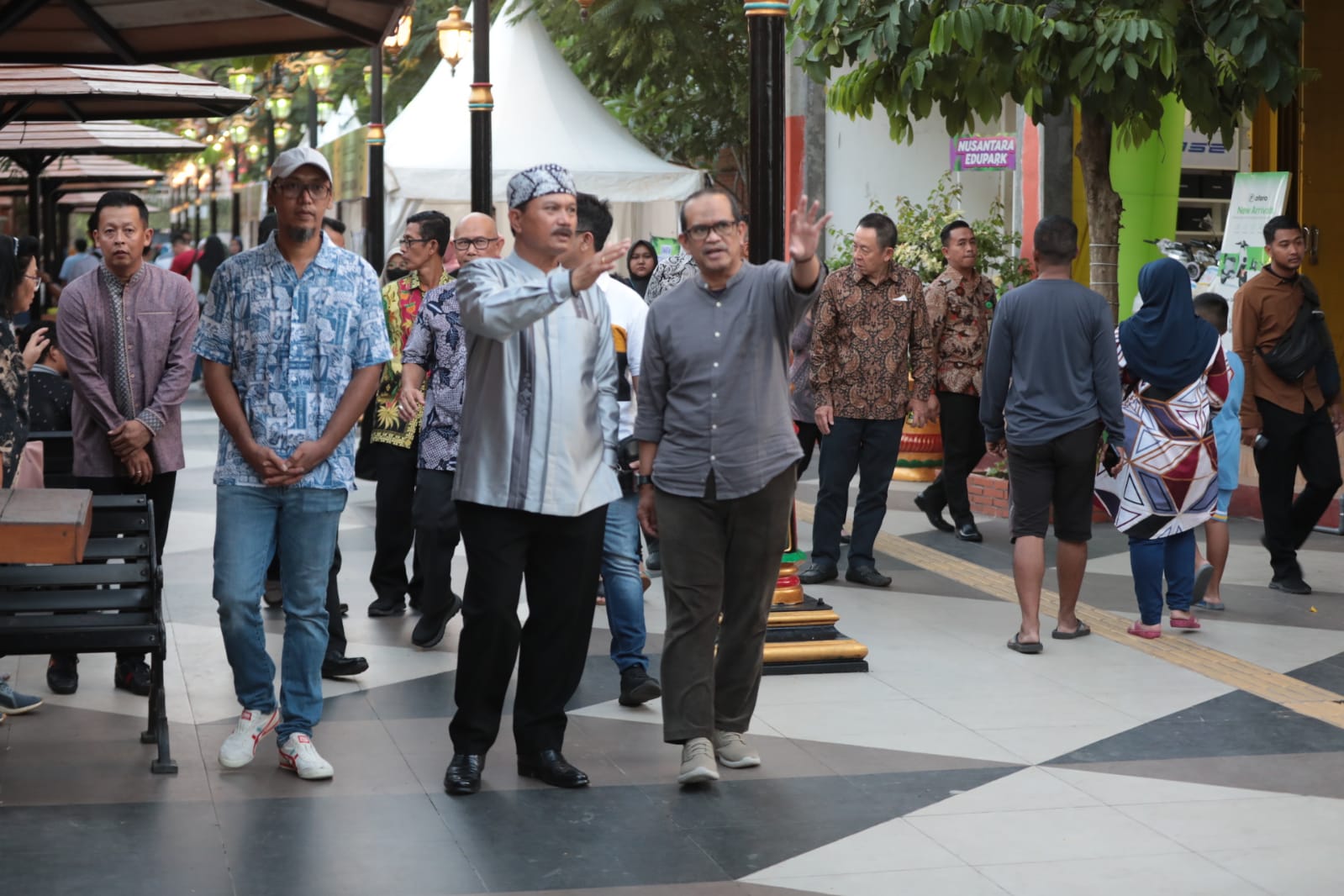 Foto 10 dari 17: Buka Festival Ramadan Bluder Cokro, Wali Kota Harap UMKM Kota Go Internasional
