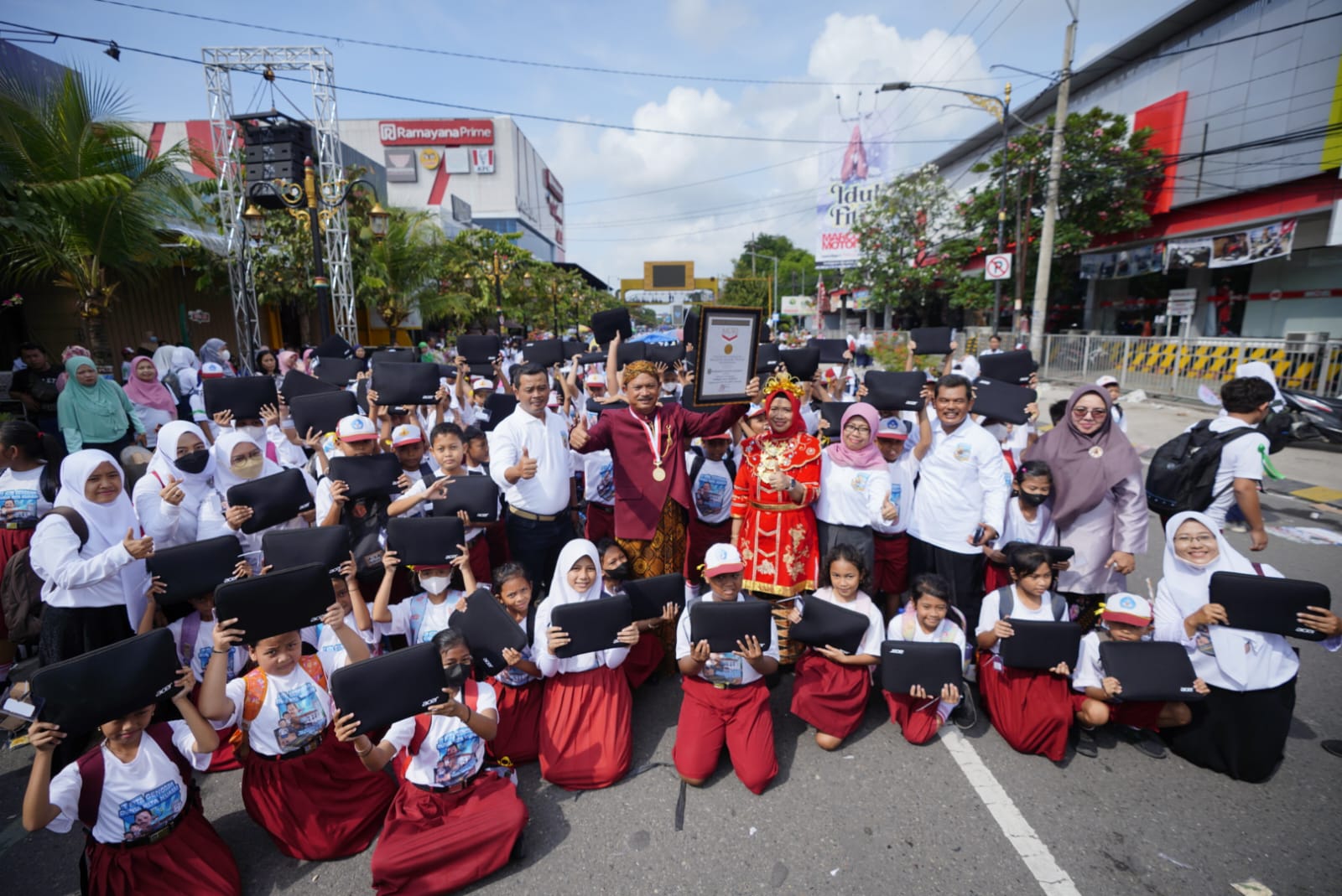 Foto utama berita: Peringatan Hardiknas, Wali Kota: Kita Siapkan Generasi Emas 2045 Melalui Program Laptop