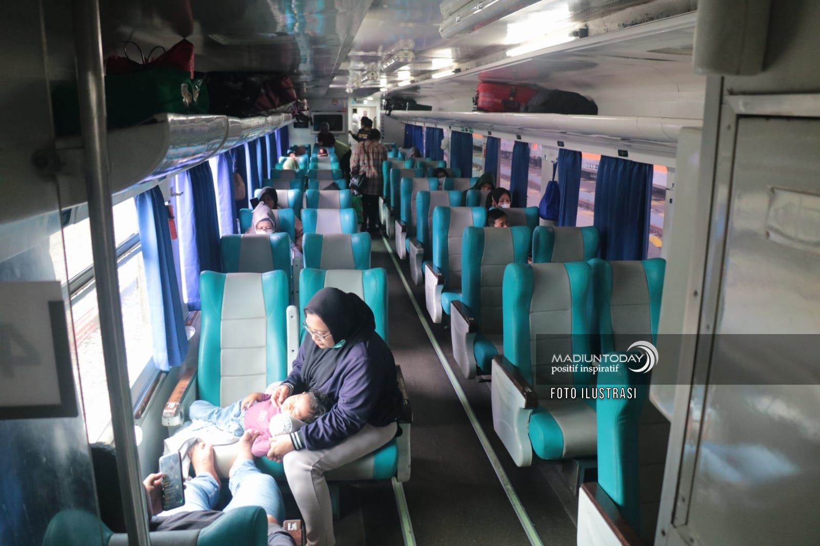Foto 1 dari 2: Naik KA Melebihi Relasi Tiket, 3 Penumpang Kena Sanksi