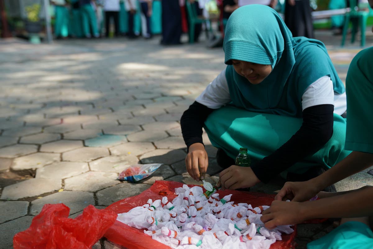 Foto 5 dari 9: Tingkatkan Kreativitas Siswa, SMPN 4 Kota Madiun Gelar Pelatihan Membatik Pada Siswa