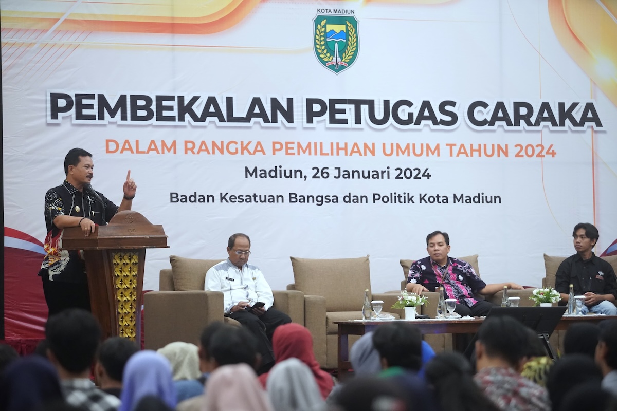 Foto 3 dari 9: Beri Pembekalan Petugas Caraka Pemilu 2024, Wali Kota Pesan Jalankan Tugas dengan Amanah