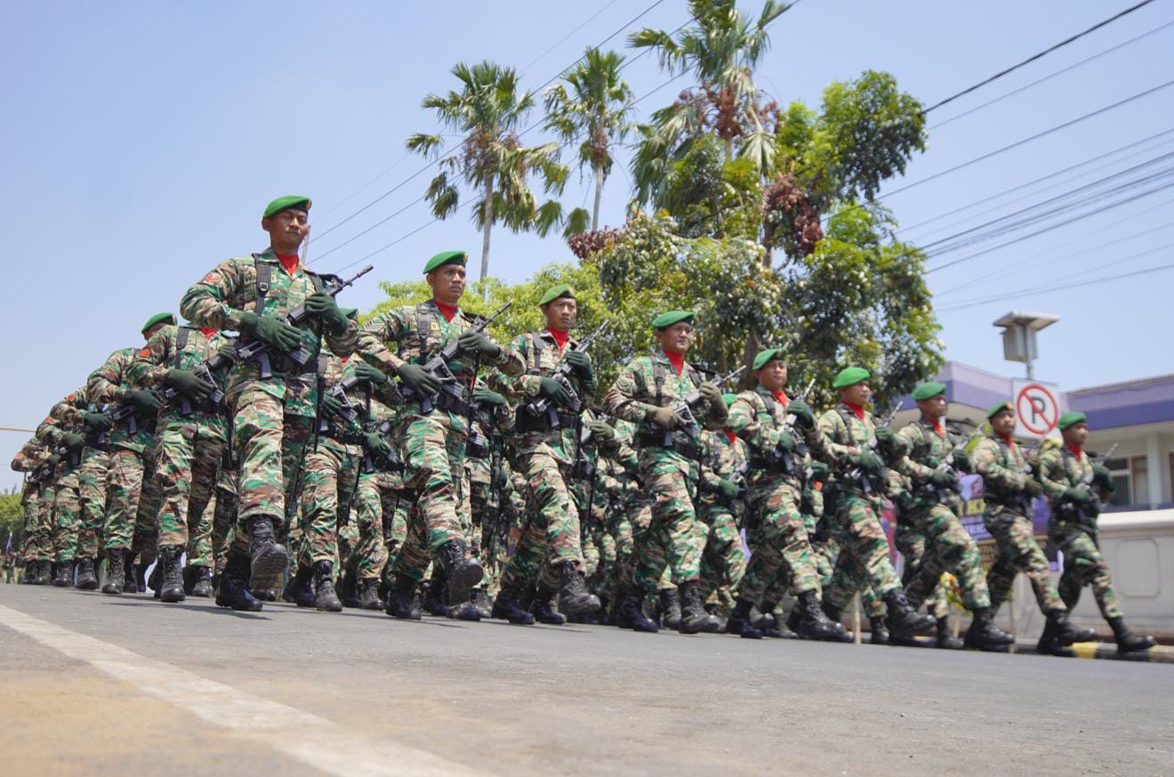 Foto 6 dari 9: Gagahnya Defile Personil dan Alutsista HUT ke-78 TNI