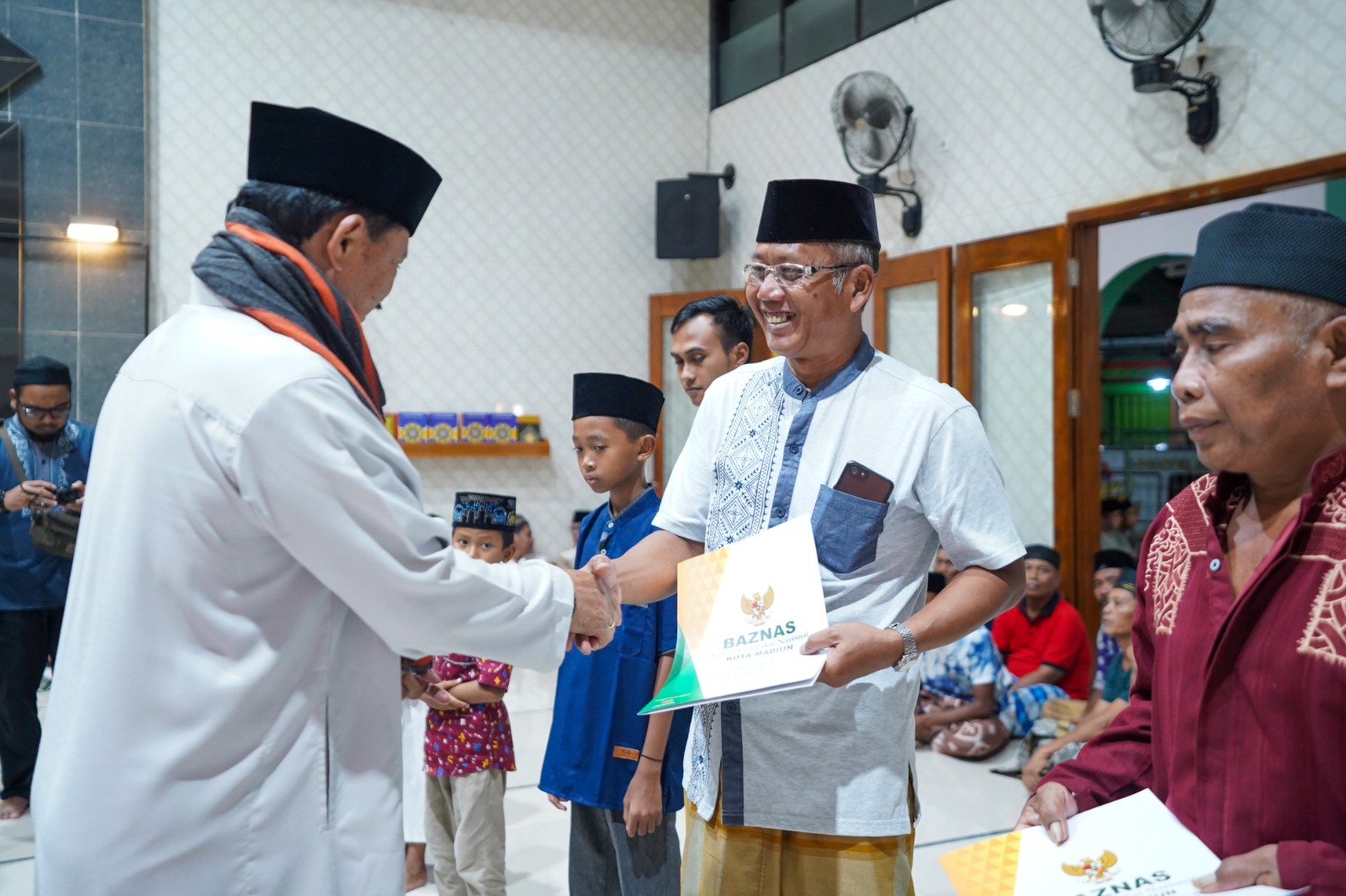 Foto 6 dari 10: Terus Berlanjut, Wali Kota Gelar Safari Ramadan di Masjid Al-Barokah
