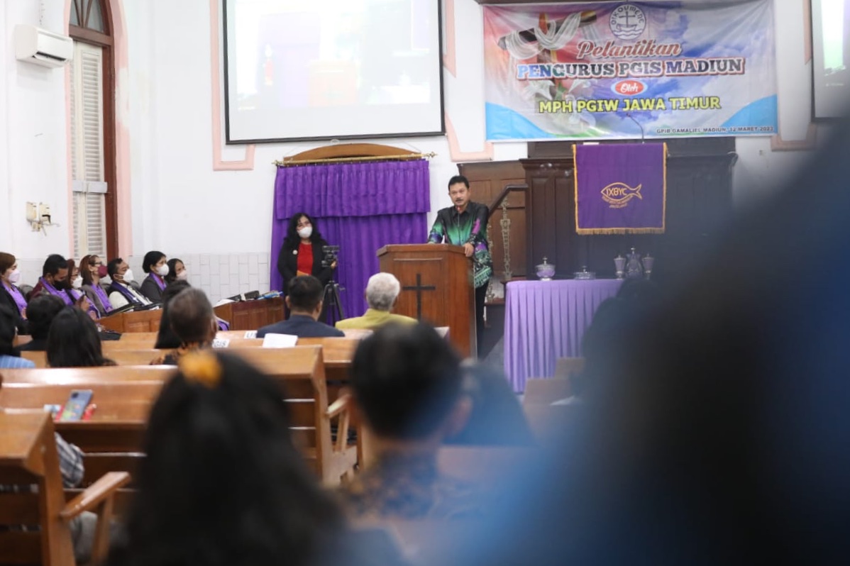 Foto 6 dari 9: Hadiri Pelantikan Pengurus PGIS Madiun, Wali Kota Beri Selamat Kepada Jemaat