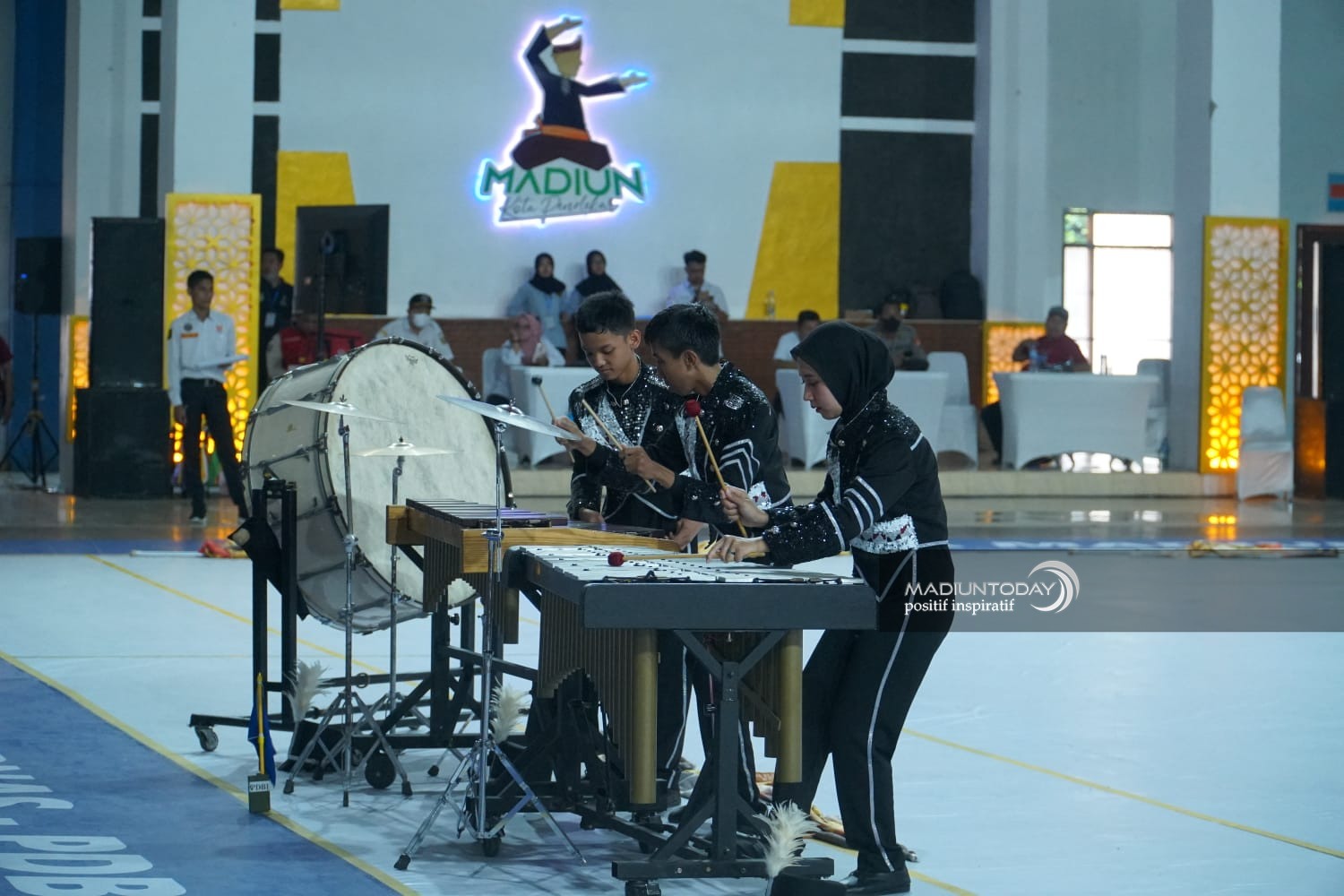 Foto 1 dari 13: Tampil Spektakuler, Tim Peserta Kejurnas Drum Band 2022 Pukau Juri Hingga Penonton