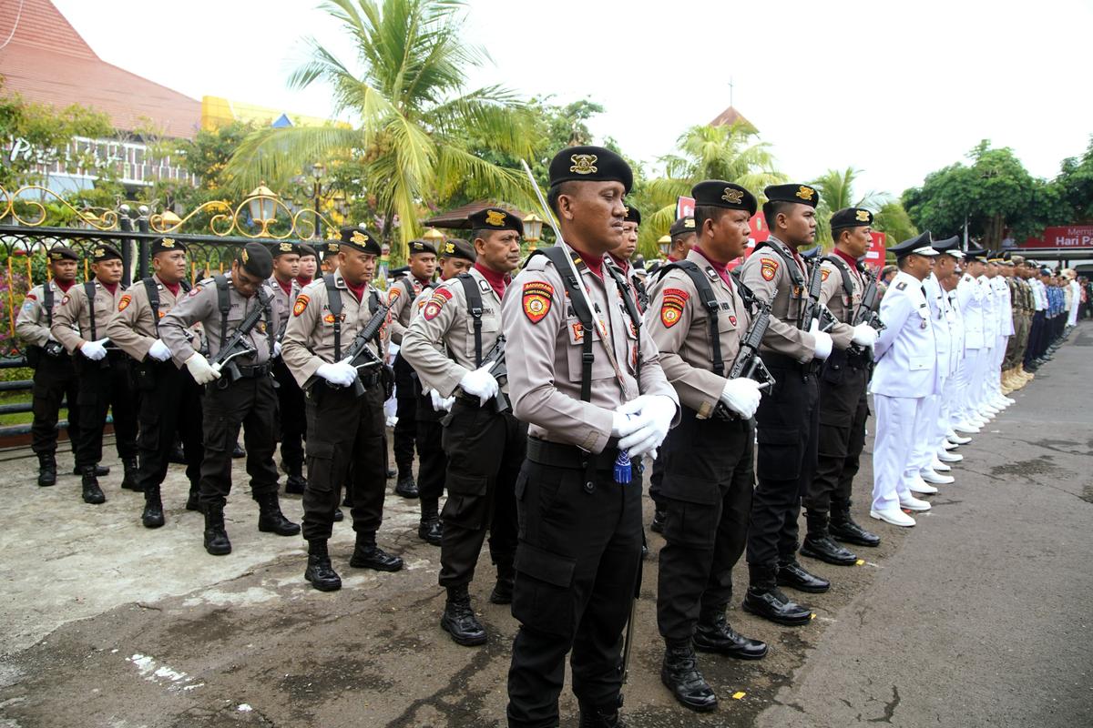 Foto 8 dari 13: Gelar Upacara Peringatan Hari Pahlawan, Pj Wali Kota Harap Jadi Penyemangat Peningkatan Pelayanan Publik Dan Pembangunan