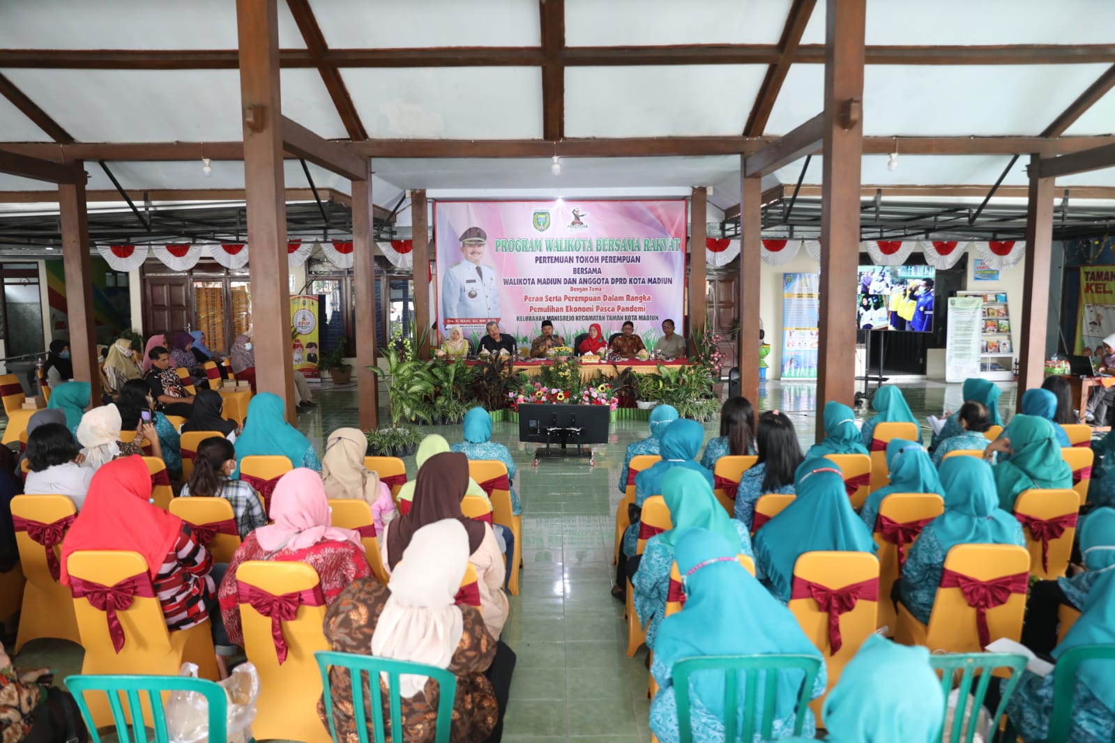 Foto 6 dari 15: Gelar Pertemuan Dengan Perwakilan Organisasi Masyarakat Dan DPRD, Wali Kota Bahas Rencana Pembangunan