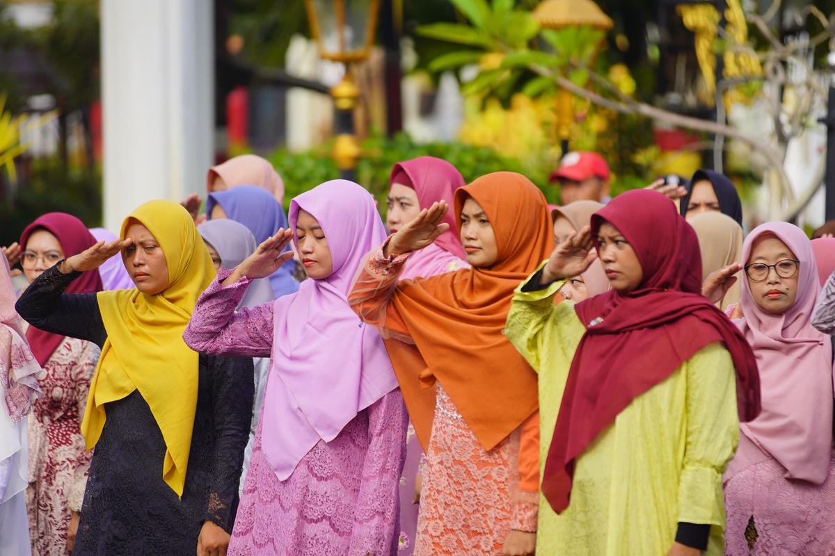 Kenakan Pakaian Adat, Pegawai Pemkot Madiun Gelar Upacara Hari Kartini