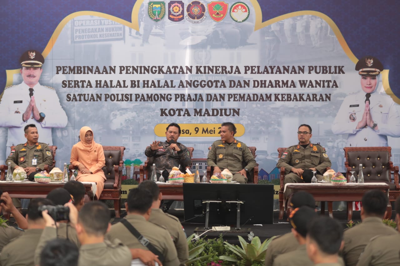 Foto 1 dari 12: Gelar Pembinaan Peningkatan Kinerja Pelayanan Publik, Wali Kota Harap Satpol PP dan Damkar Optimal Berikan Pelayanan