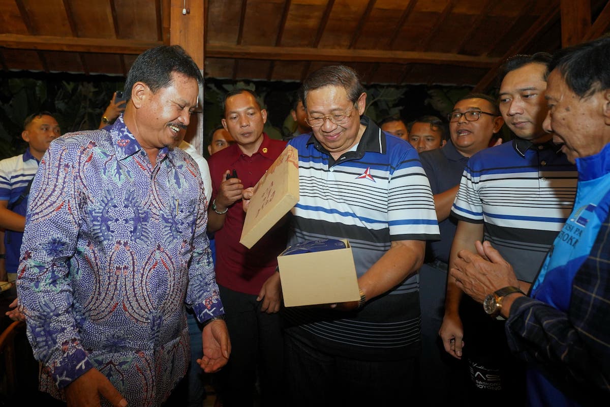 Foto 1 dari 9: Wali Kota Sambut Kedatangan SBY Di Kota Madiun