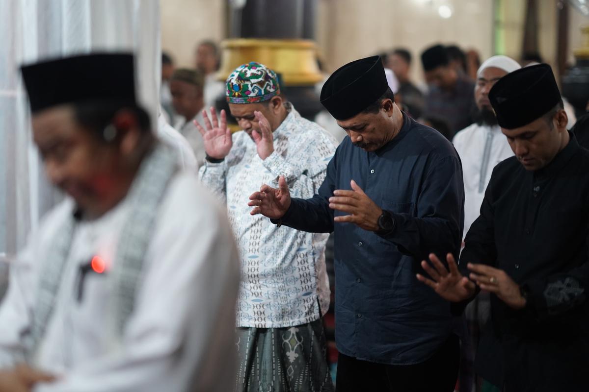 Salat Isya dan Tarawih di Masjid Agung Baitul Hakim, Wali Kota: Jadikan Ramadan Sebagai Momentum Tingkatkan Ibadah
