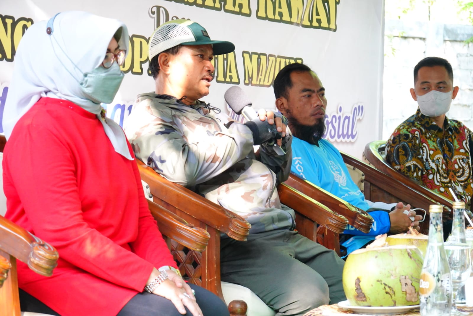 Foto 1 dari 11: Hadiri Kegiatan Bersama Masyarakat, Wali Kota Datangkan Warung Tekan Inflasi