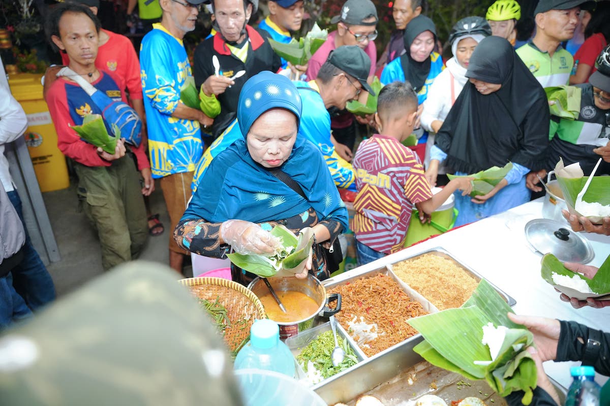 Foto 4 dari 23: Beragam Keseruan Gowes Malam, Wali Kota Apresiasi Antusiasme Masyarakat