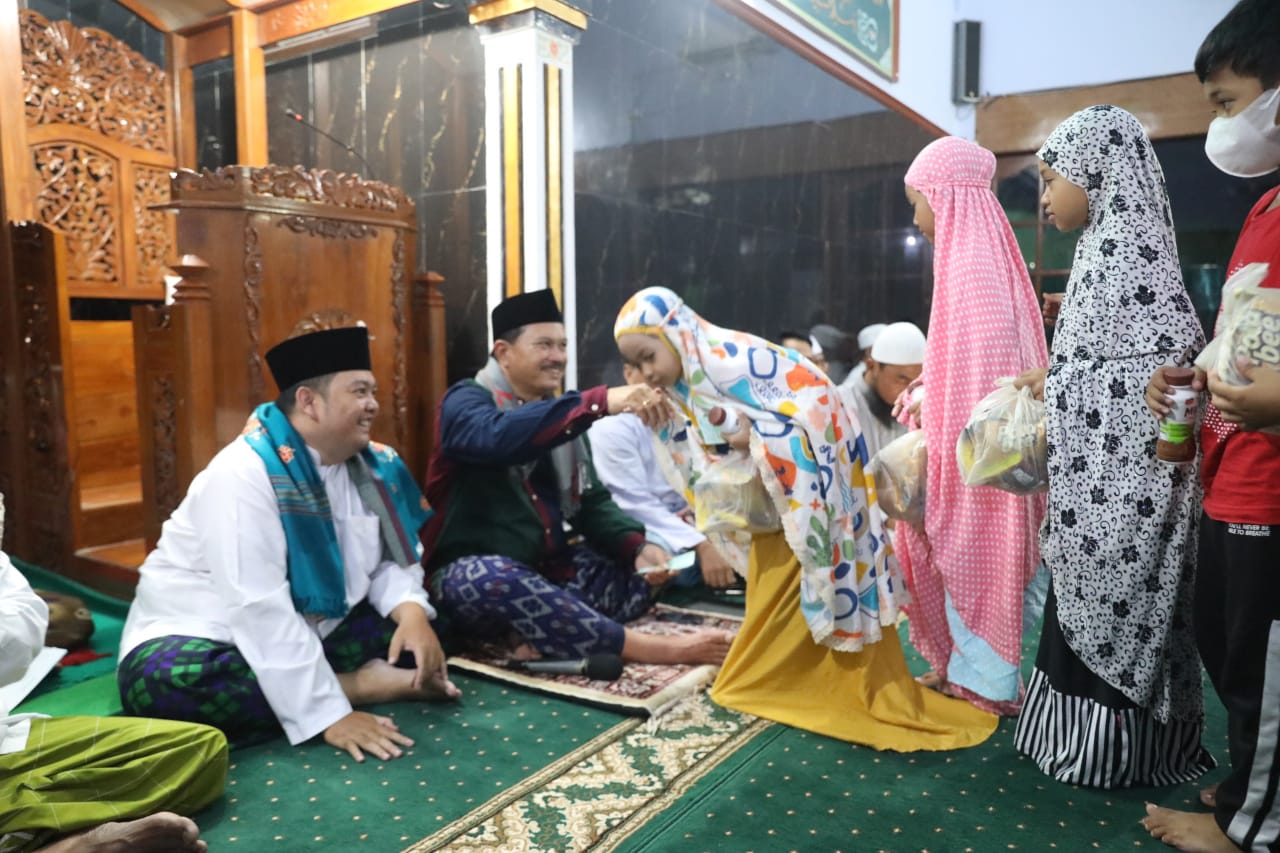 Foto 6 dari 10: Gelar Isya Berjamaah, Wali Kota Sampaikan Oleh-Oleh Dari Luar Negeri
