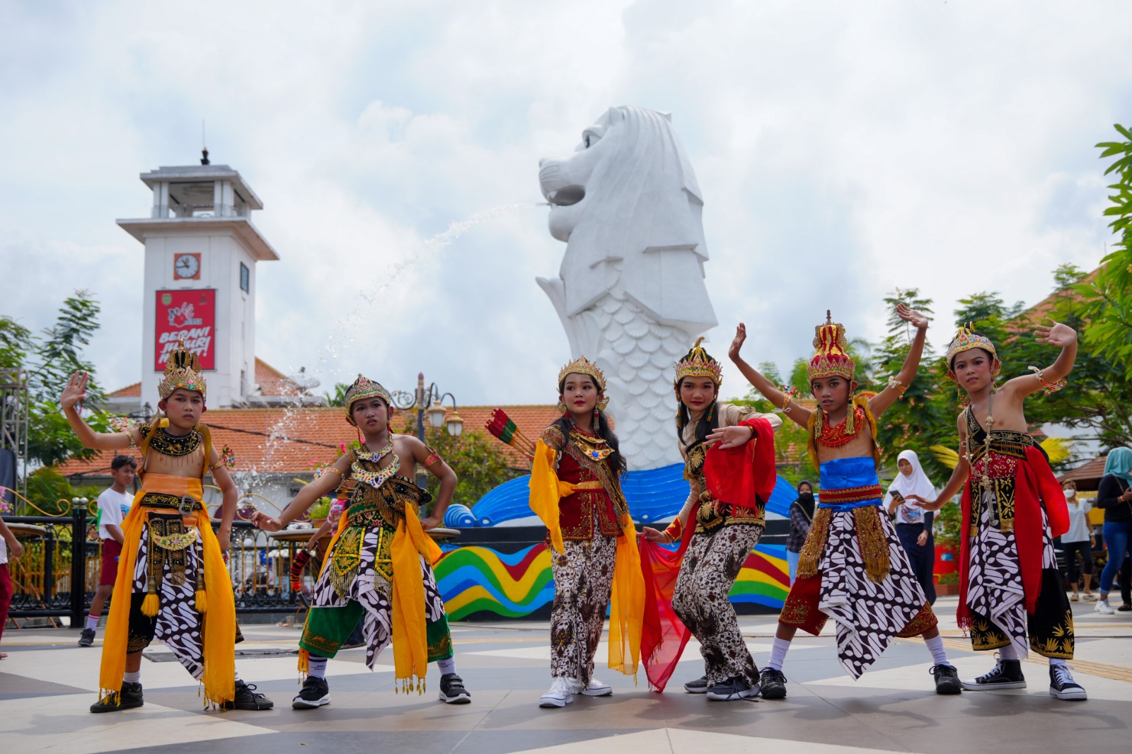 Foto 2 dari 10: Gelar Kreativitas Jadi Ajang Unjuk Gigi Pelajar di Peringatan Hardiknas