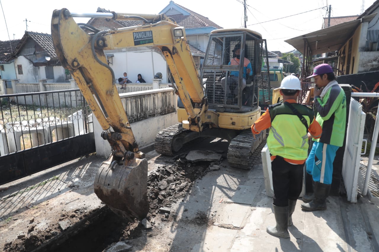 Foto 6 dari 7: Realisasikan Usulan Masyarakat, Ada 23 Paket Saluran Lingkungan Tahun Ini, Rata-rata Sentuh 80 Persen