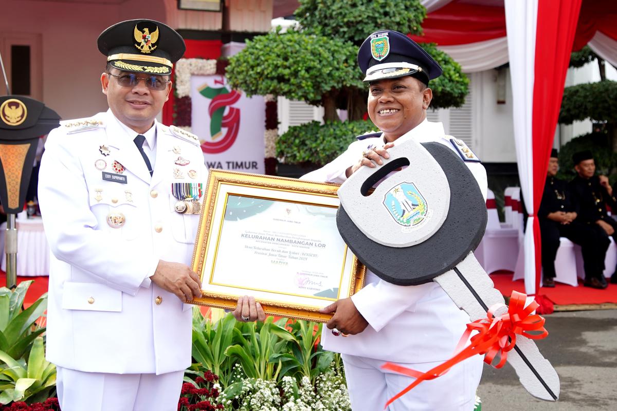 Foto 5 dari 16: Gelar Upacara Hari Jadi ke-79 Pemprov Jatim, Pj Wali Kota Ajak Masyarakat Berperan Aktif dan Ikut Sukseskan Pemilu