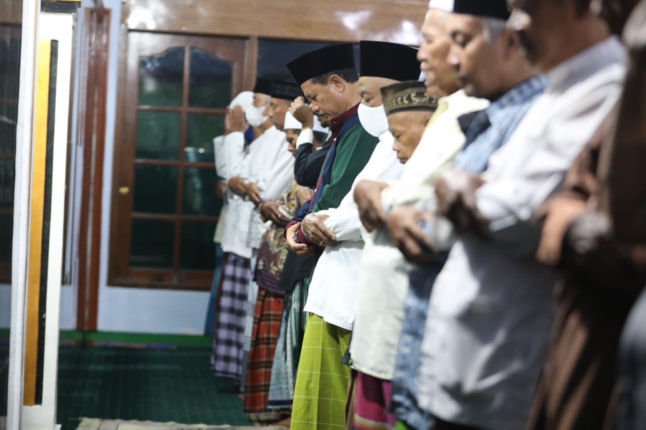 Foto utama berita: Gelar Isya Berjamaah, Wali Kota Sampaikan Oleh-Oleh Dari Luar Negeri