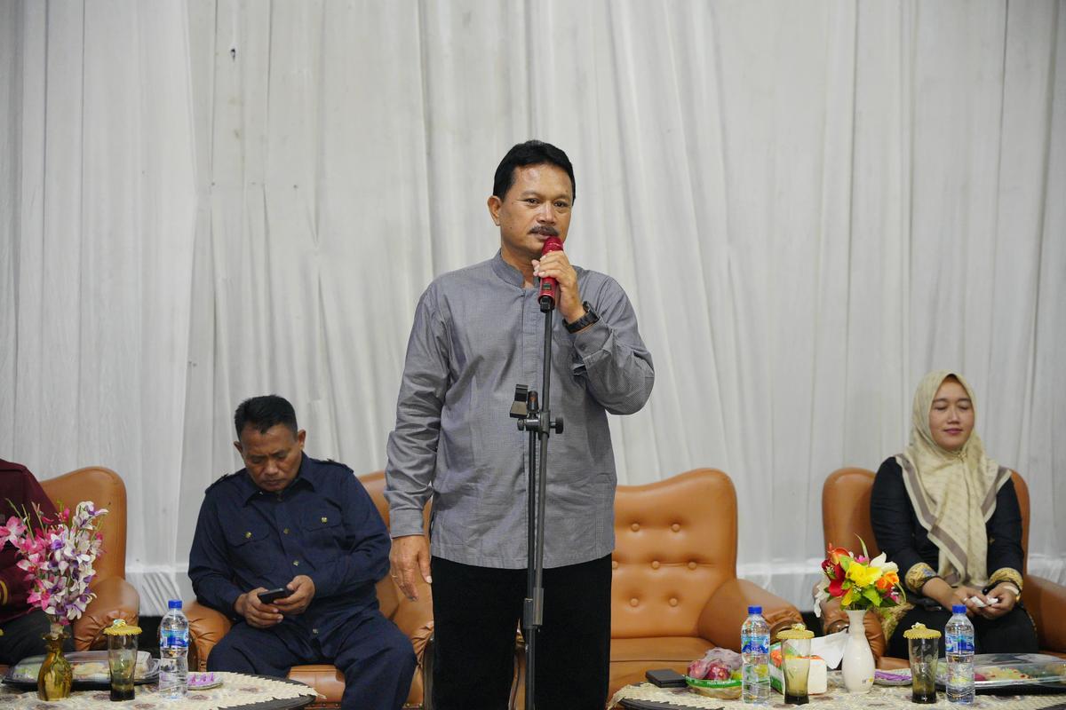 Foto 1 dari 8: Resmikan Gapura Gang Ayam Alas, Wali Kota Harap Jadi Penyemangat Warga Untuk Tingkatkan Pembangunan