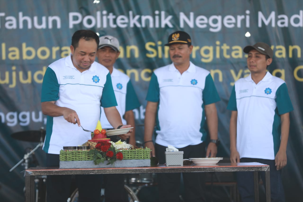 Foto 11 dari 18: Berangkatkan Jalan Sehat Dies Natalis ke-11 PNM, Wali Kota Apresiasi Mahasiswa PNM yang Banyak Keluar Negeri