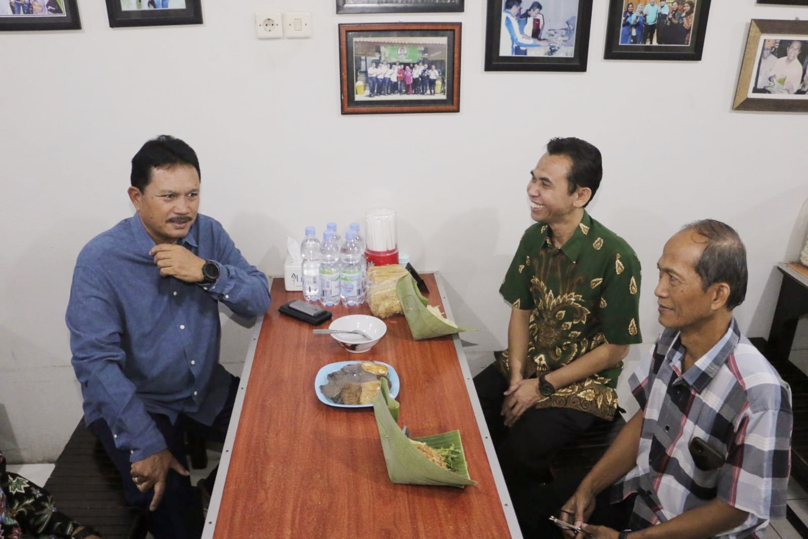 Foto 2 dari 9: Sambut Tim Juri Lomba Kampung KB Nasional, Wali Kota Suguhkan Makanan Khas Kota Pendekar