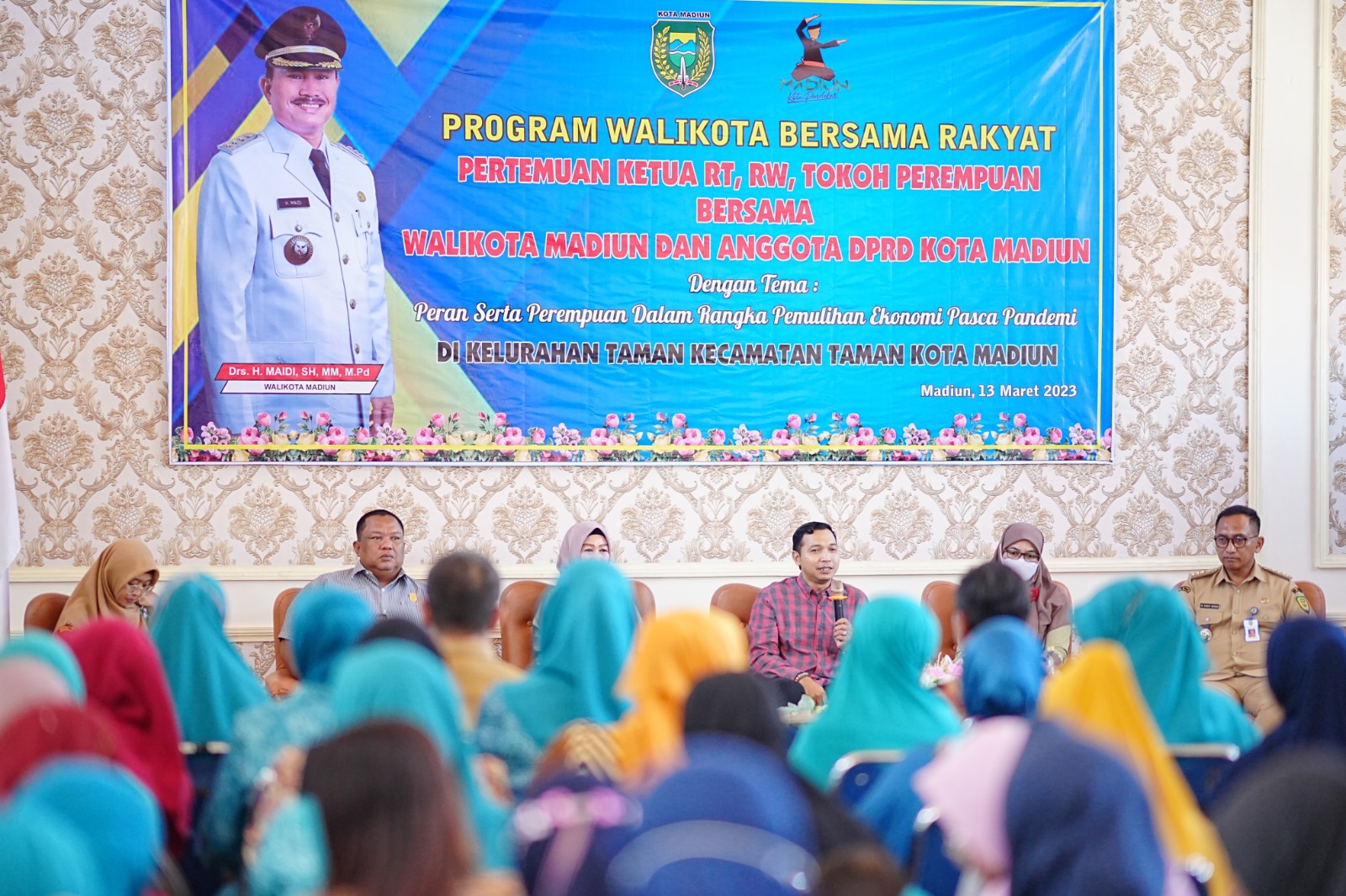 Foto 4 dari 10: Gelar Pertemuan Bersama Warga Kelurahan Taman, Wali Kota Pesan Sempurnakan Pembangunan