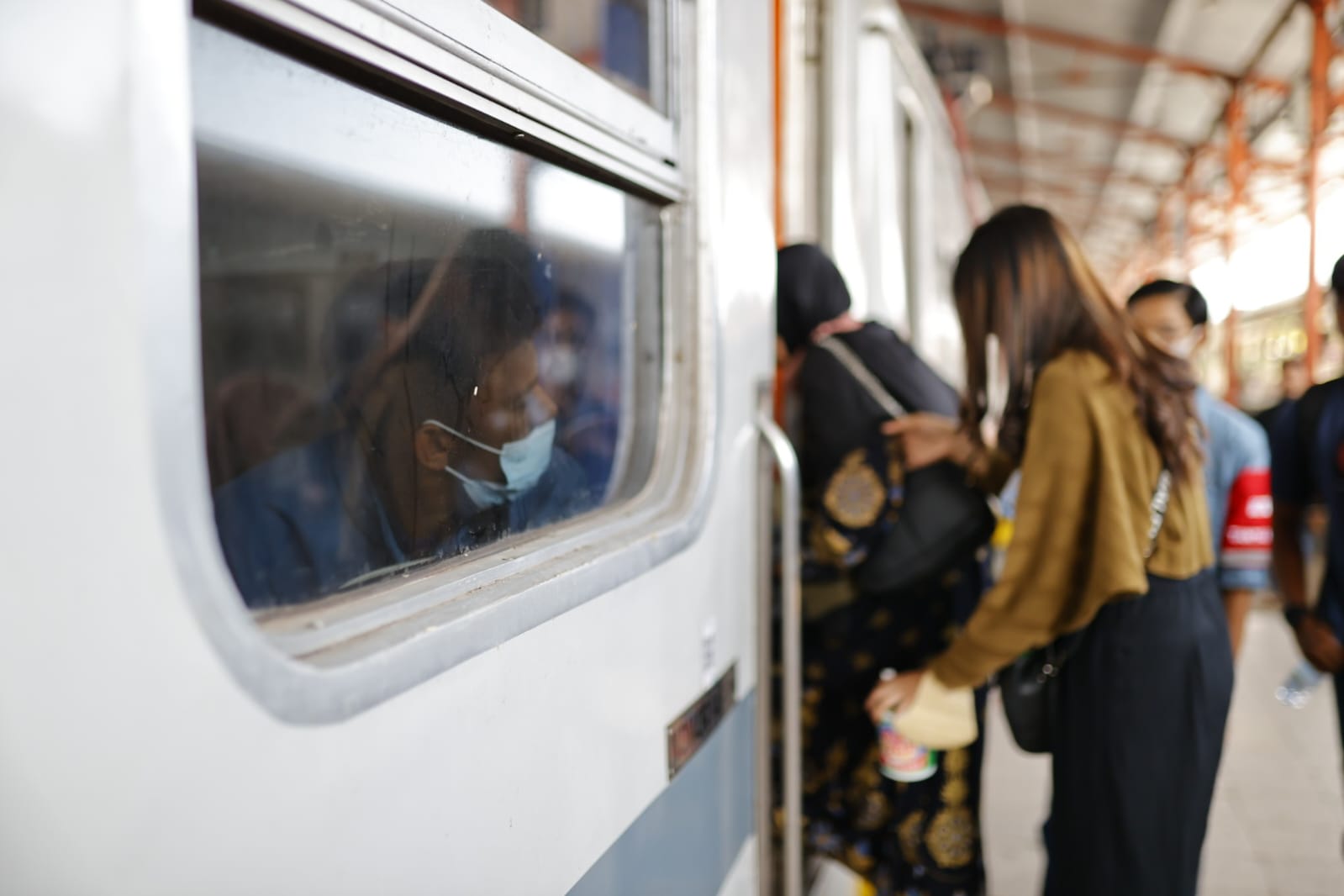 Foto 5 dari 9: Mudik Menggunakan Kereta Api