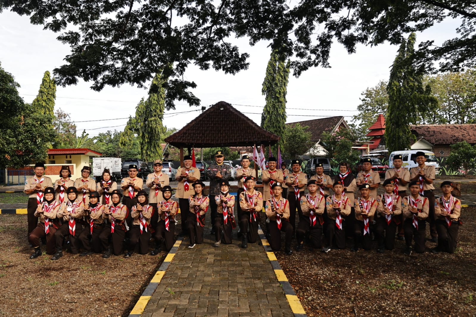 Foto 10 dari 11: Berangkatkan Peserta Lomba Pramuka Tingkat IV, Wali Kota: Pramuka Pribadi yang Tahan Banting