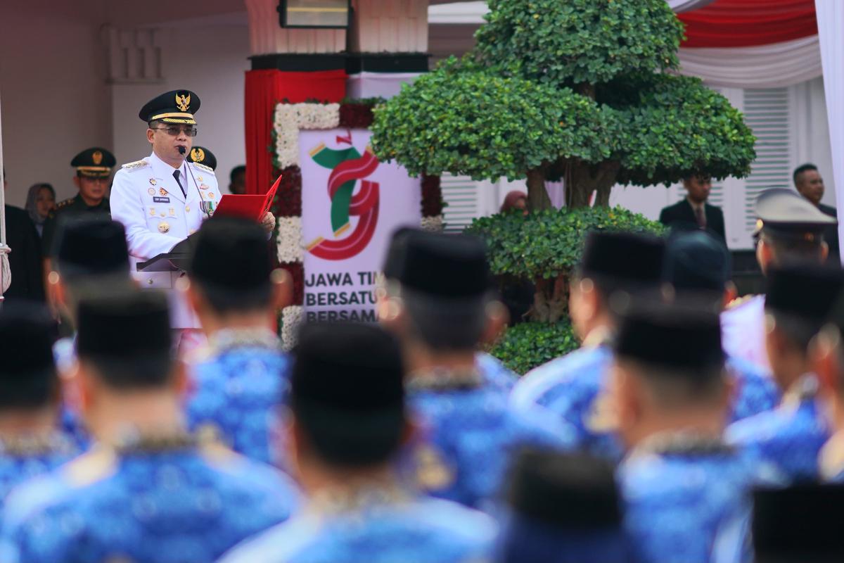 Foto 10 dari 16: Gelar Upacara Hari Jadi ke-79 Pemprov Jatim, Pj Wali Kota Ajak Masyarakat Berperan Aktif dan Ikut Sukseskan Pemilu