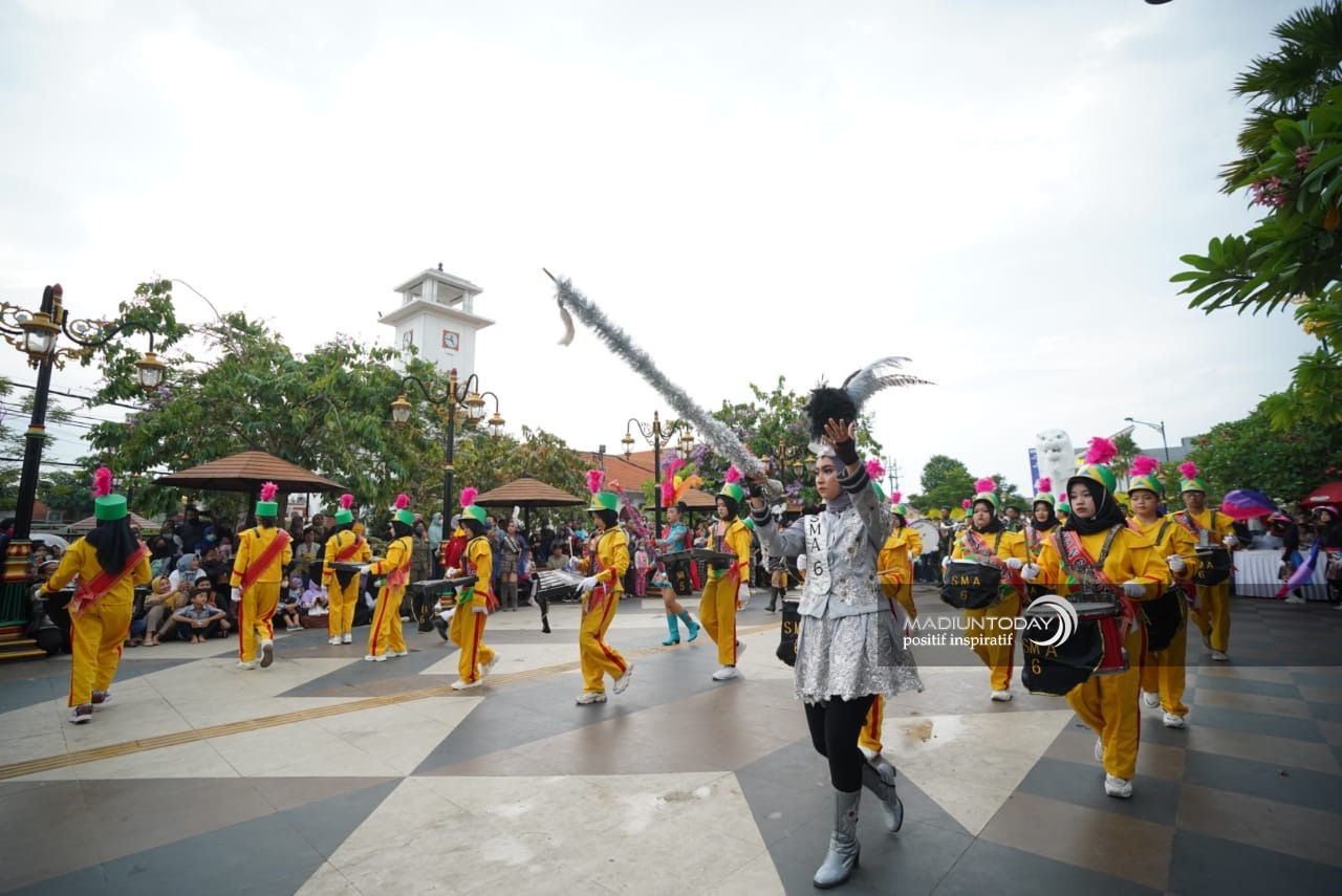 Foto 8 dari 11: Mendung Bukan Halangan, Parade Senja Tetap Jadi Pilihan