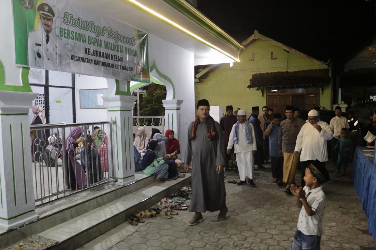 Foto 11 dari 12: Shalat Isya Berjamaah Di Darul Muttaqien, Wali Kota Sampaikan Oleh-oleh Dari Negeri Kincir Angin