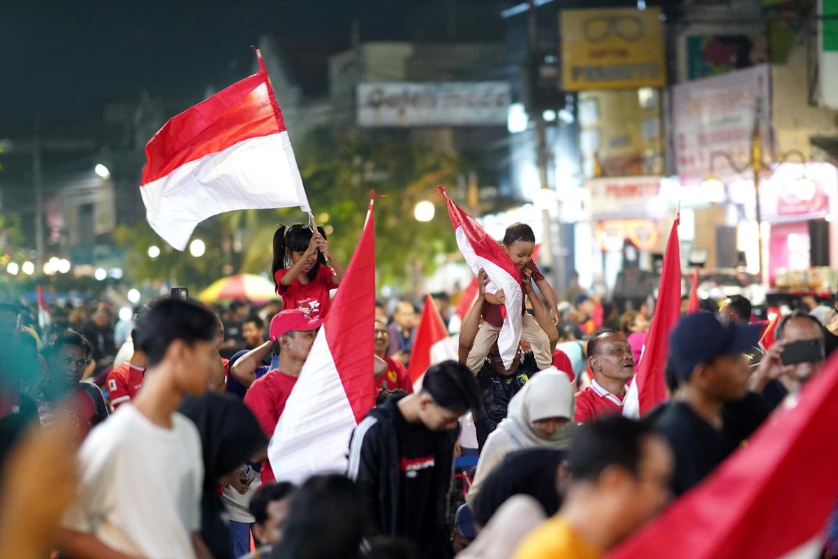 Foto 13 dari 19: Dukungan Tak Pernah Padam, Meski Kembali Menelan Kekalahan