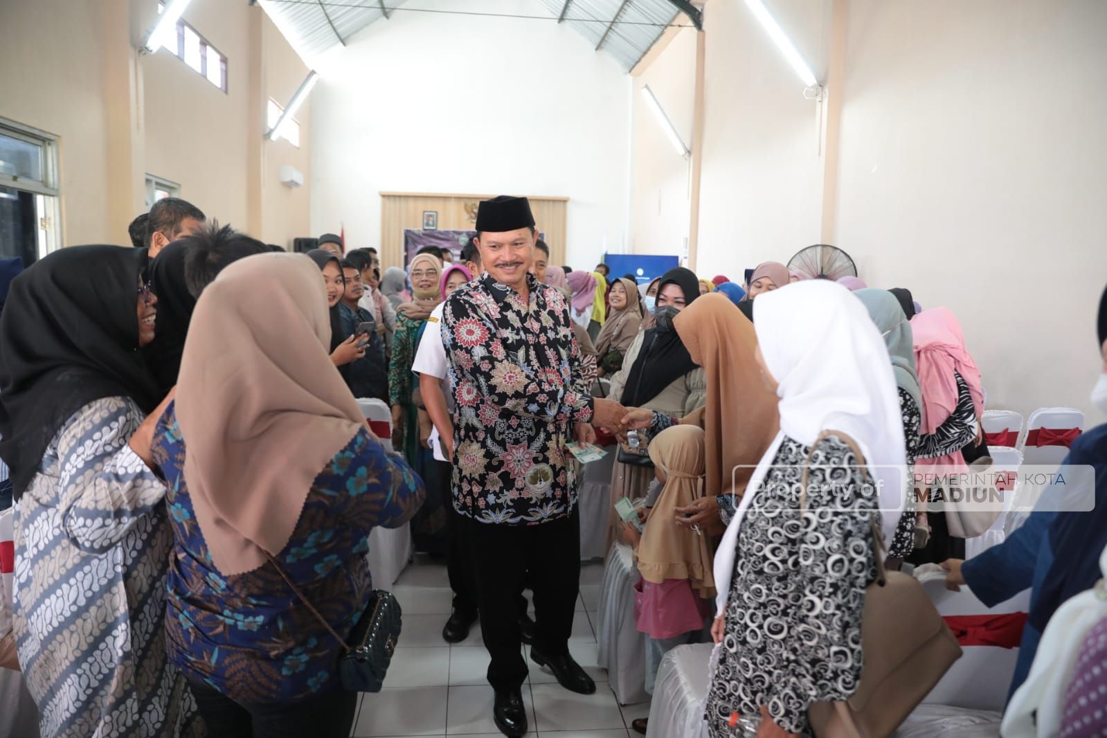 Foto 7 dari 9: Bertemu Masyarakat Kuncen dan Kejuron, Wali Kota Ajak Masyarakat Evaluasi Pembangunan