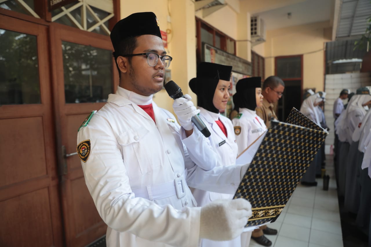 Foto 8 dari 11: Jadi Pembina Upacara di SMADA, Wali Kota: Banyak Alumni Sini yang Sukses di Berbagai Negara