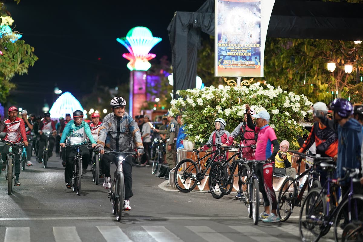 Foto 5 dari 23: Beragam Keseruan Gowes Malam, Wali Kota Apresiasi Antusiasme Masyarakat