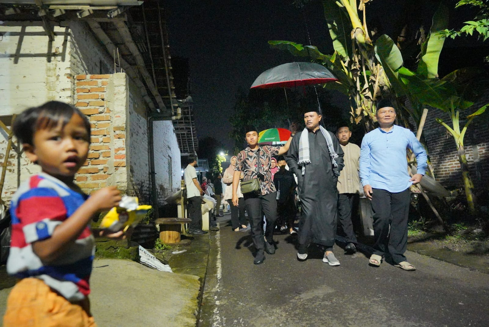 Foto utama berita: Di Kelurahan Pilangbango, Wali Kota Maidi Sambang Warga Hingga Bagi Sembako