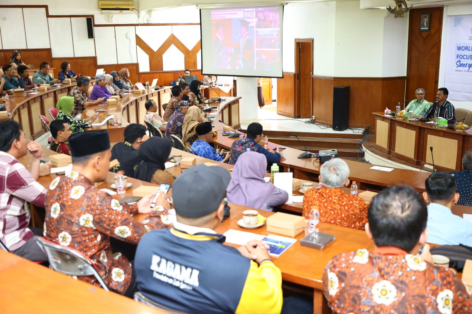 Foto 2 dari 6: Buka World Class University Focus Group Discuss Bersama Kagama, Wali Kota Sampaikan Pentingnya Pendidikan Agar Tak Jadi Korban Perubahan