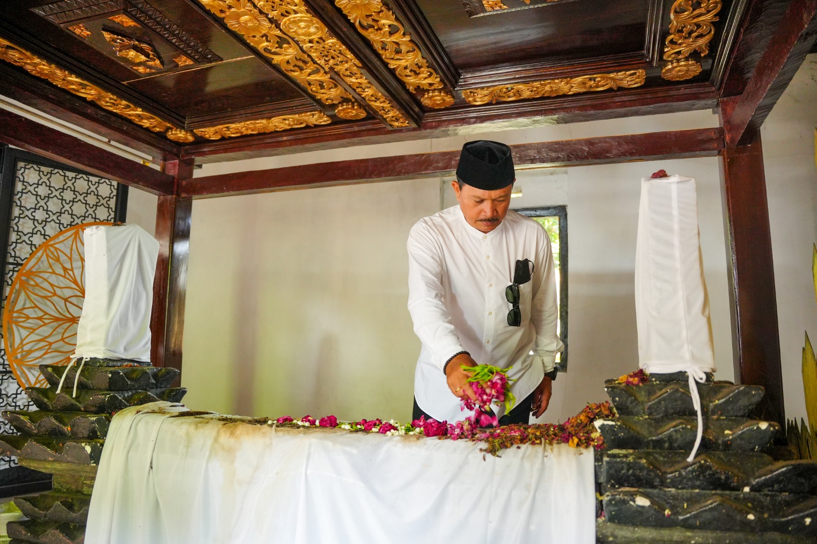Foto 4 dari 5: Jelang Hari Jadi, Wali Kota Ziarah Makam Leluhur Kota Madiun