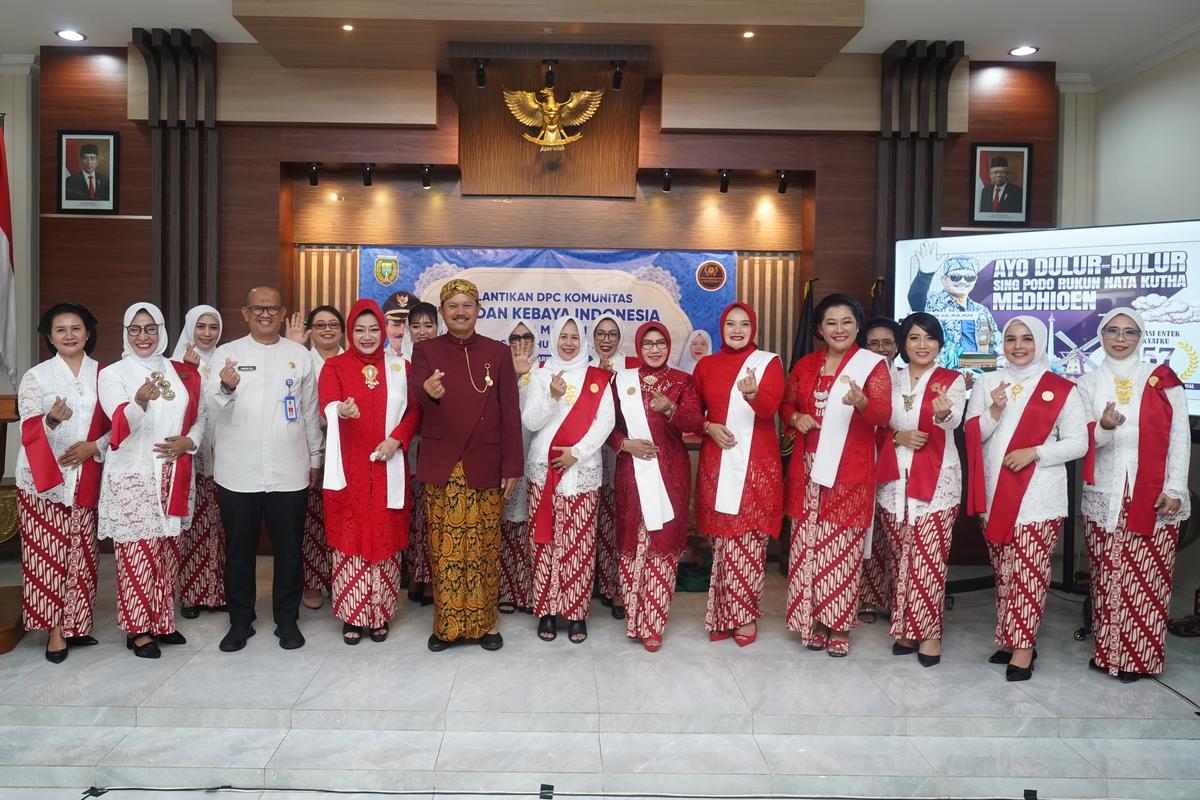 Foto 6 dari 9: Hadiri Pengukuhan KKI DPC Kota Madiun, Wali Kota Beri Pesan Bagi Pengurus