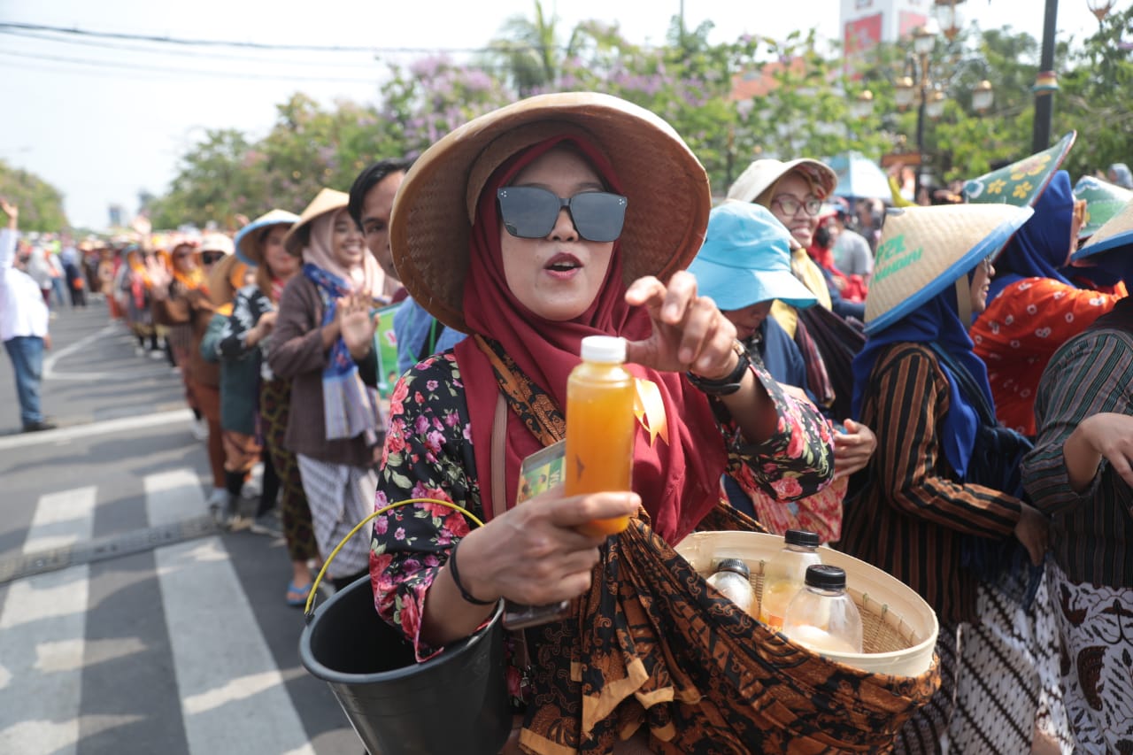 Foto 3 dari 9: Diikuti 1.300 Penjual Jamu, Festival Jamu Gendong Nusantara di Kota Madiun Siap Pecahkan Rekor MURI