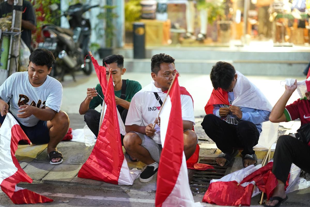 Foto 5 dari 19: Dukungan Tak Pernah Padam, Meski Kembali Menelan Kekalahan